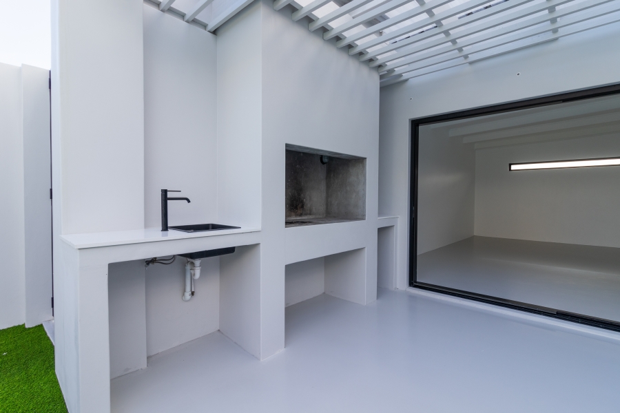 6 Bedroom Property for Sale in Yzerfontein Western Cape